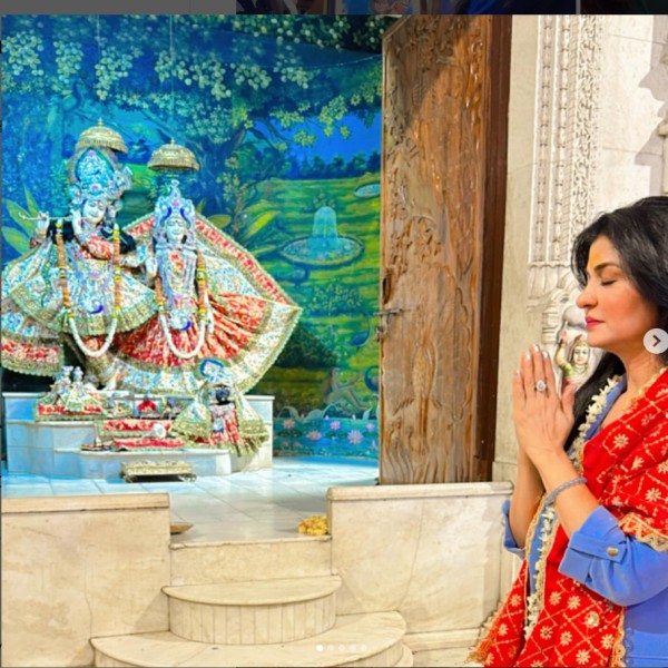 Anjana Om kashyap aaj tak In Temple News anchor